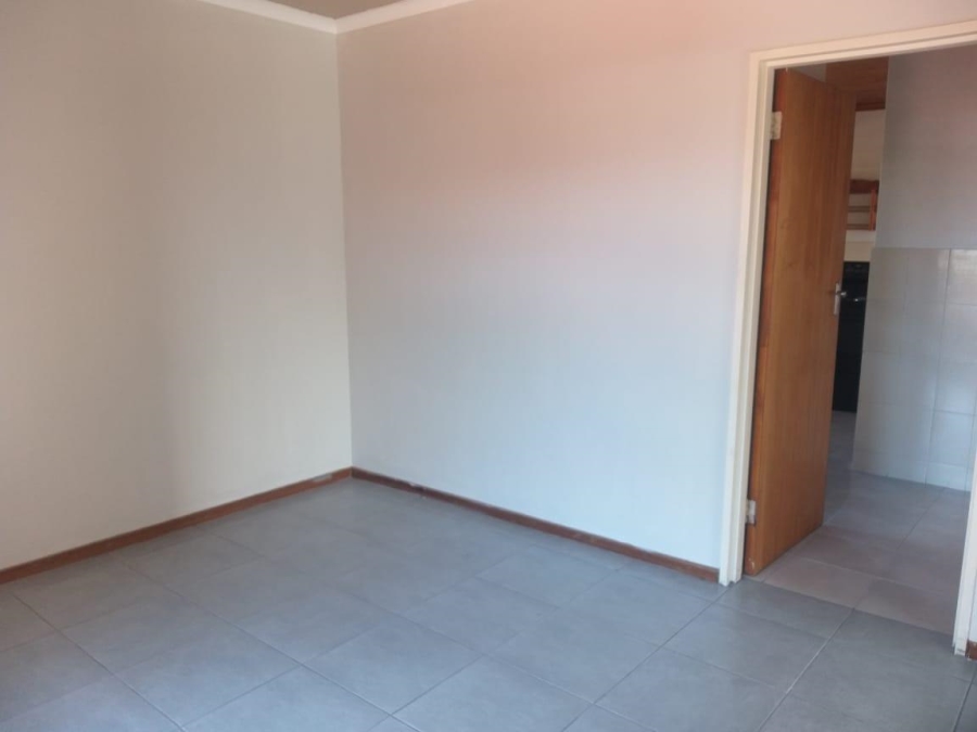 To Let 3 Bedroom Property for Rent in Heiderand Western Cape